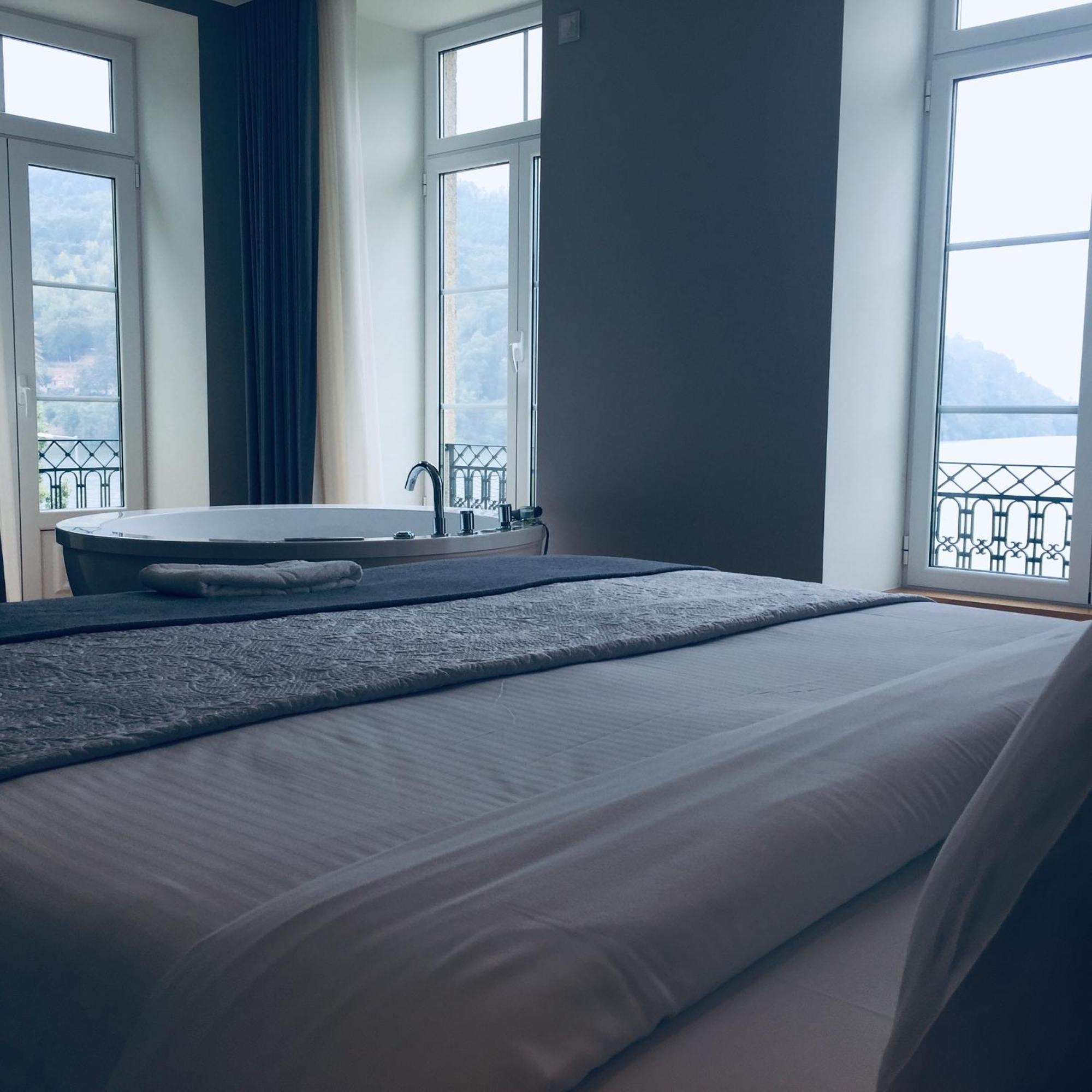 Douro Suites Ribadouro Luaran gambar